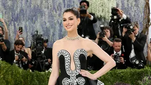 8 Artis Berbusana Terbaik di MET Gala 2026, Anne Hathaway Hingga Eileen Gu