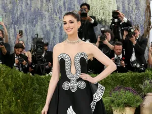 8 Artis Berbusana Terbaik di MET Gala 2026, Anne Hathaway Hingga Eileen Gu