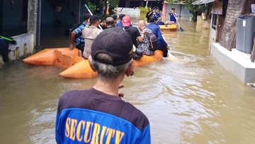 Cipondoh Tangerang Banjir 1,4 Meter, 60 Keluarga Mengungsi