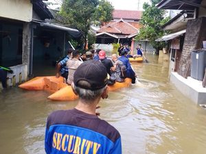 Cipondoh Tangerang Banjir 1,4 Meter, 60 Keluarga Mengungsi