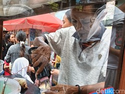 Doa Istri di Balik Lezatnya Siomay dan Batagor Budi