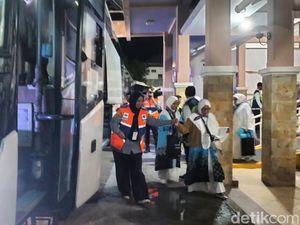 393 Calon Jemaah Haji Aceh Kloter 1 Berangka ke Tanah Suci