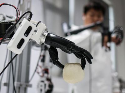 China Makin Maju Kembangkan Robot Musik hingga Tangan AI
