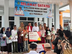 AZKO Salurkan 1.000 Lampu LED ke 250 Rumah Warga di Prabumulih