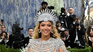 Foto: Gaya Comeback Beyonce di MET Gala 2026, Pakai Gaun Berlian Tengkorak