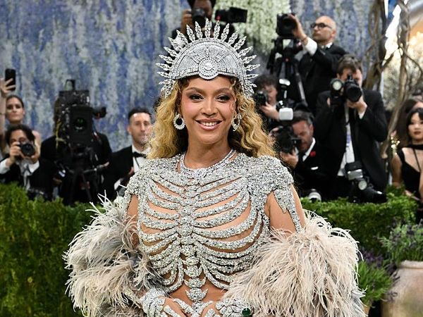 Foto: Gaya Comeback Beyonce di MET Gala 2026, Pakai Gaun Berlian Tengkorak