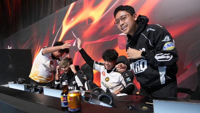 Penampilan perwakilan Indonesia di turnamen esports bertajuk Fire Fire World Series Southeast Asia (FFWS SEA) 2026 Spring sungguh luar biasa. Kelimanya kini siap mengincar tiket grand final pada pekan ketiga.