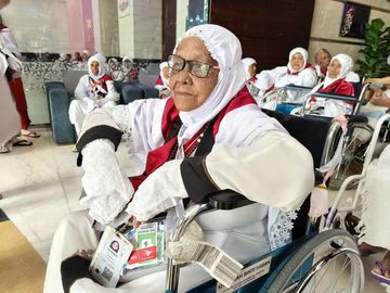 74 Jemaah Lansia Siap Melaksanakan Umrah Wajib dengan Didampingi Petugas PPIH