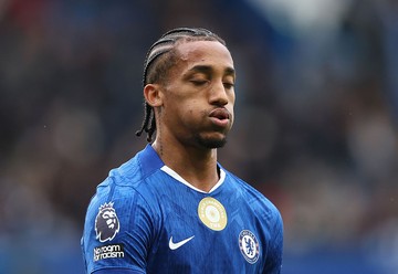 Barcelona Minati Joao Pedro, Chelsea Ogah Lepas