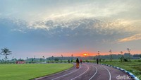 Menikmati Joging View Sunrise dan Gunung Wilis di Gelora Bung Sumardji Nganjuk