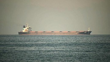 Dikawal Pasukan AS, Kapal Kargo Berhasil Lintasi Selat Hormuz