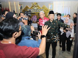 Gus Ipul Tegaskan Isu Mark Up Harga Sepatu Sekolah Rakyat Hoaks