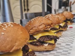 Kuliner di Area Perumahan yang Jadi Incaran, Rasanya Gak Main-main!