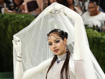 12 Perhiasan Termewah di Met Gala 2026, Lisa Pakai Kalung Rp 100 Miliar