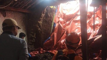 2 Rumah di Dramaga Bogor Tertimpa Longsor Imbas Hujan Deras