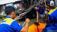 Luapan Kali Angke Rendam Cipondoh, Aktivitas Warga Lumpuh