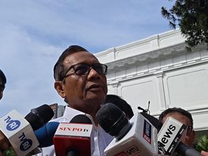 Video Serahkan Rekomendasi ke Prabowo, Mahfud: Tugas Tim Reformasi Polri Selesai