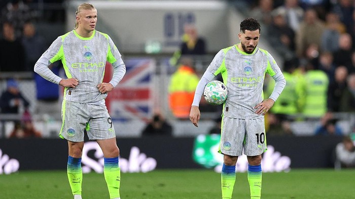 LIVERPOOL, ENGLAND - MAY 04: Manchester City players Erling Haaland (l) and Rayan Cherki react after the third Everton goal during the Premier League match between Everton and Manchester City at Hill Dickinson Stadium on May 04, 2026 in Liverpool, En