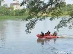 Pria Kediri Hanyut di Sungai Brantas Saat Pladu
