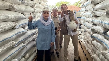 Cek Stok Beras, Pimpinan Fraksi Gerindra DPR Tinjau Gudang Bulog Cilacap
