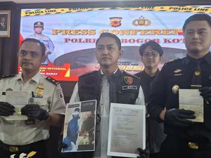 2 Warga China Bertopeng Lionel Messi Satroni Rumah Kosong di Bogor