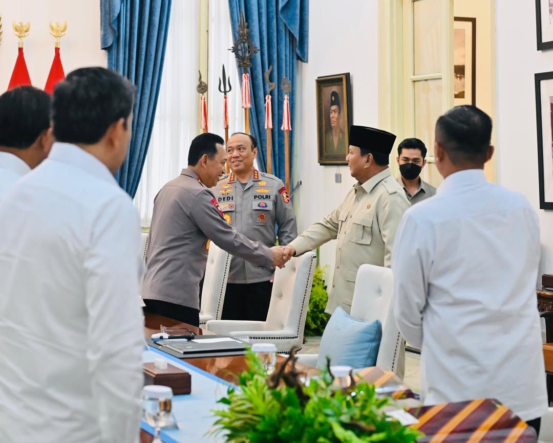 Presiden Prabowo Subianto menerima kunjungan Komisi Percepatan Reformasi Polri nan menyerahkan laporan kerja secara langsung mengenai capaian dan pertimbangan keahlian tim selama beberapa bulan terakhir nan berjalan di Istana Negara, Jakarta, Selasa (5/5/2026). (Dok. Tim Media Presiden via Instagram/presidenrepublikindonesia)