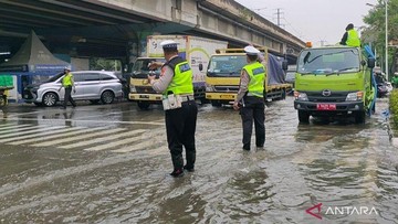 Puri Kembangan Macet Parah Imbas Banjir, Polisi Rekayasa Lalin