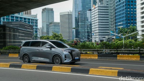 Resmi! Mobil Listrik Tetap Bebas Pajak dan Ganjil Genap
