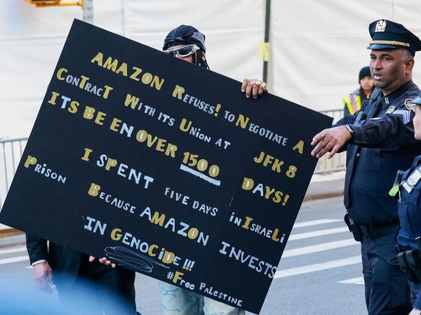 Aksi Protes Aktivis Buruh Warnai Met Gala, Berujung Penahanan