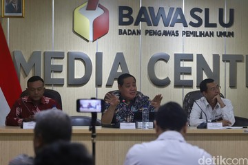 Bawaslu Kaji Sistem Transaksi Nontunai Pemilu