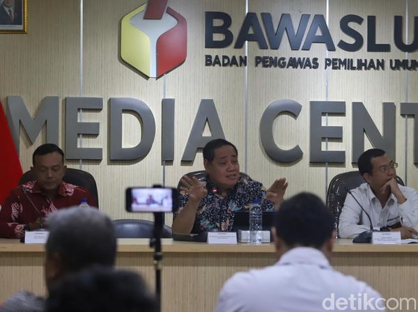 Bawaslu Kaji Sistem Transaksi Nontunai Pemilu