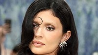 Bukan Glass Skin atau Matte, Suede Skin Jadi Tren Makeup 2026