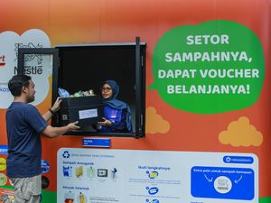 Begini Cara Warga Tukar Sampah Jadi Poin di Waste Station