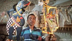 Potret Sulianto Empat Dekade Jaga Napas Wayang Timplong Nganjuk
