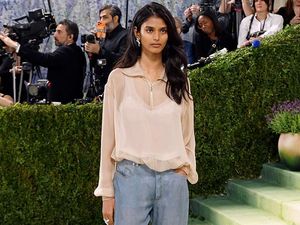 Most Pop: Model Datang ke MET Gala 2026 Cuma Pakai Jeans, Viral Bikin Heboh