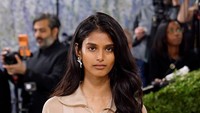 Potret Model yang Datang ke Met Gala 2026 Cuma Pakai Jeans, Viral Bikin Heboh