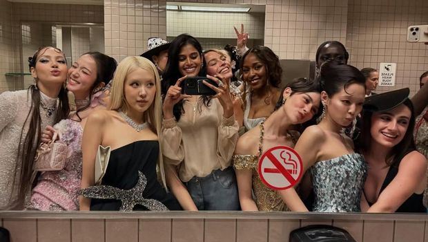 Cuma Pakai 'Jeans', Bhavitha Mandava Unggah Selfie Selebriti di Met Gala 2026
