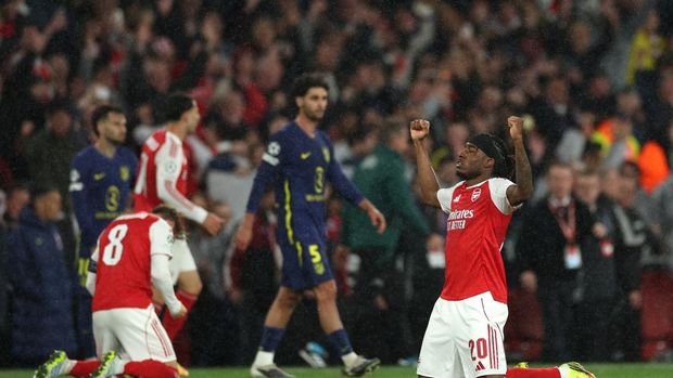 Arsenal's English midfielder #20 Noni Madueke celebrates winning the UEFA Champions League second-leg semi-final football match between Arsenal and Atletico Madrid at the Emirates Stadium in north London on May 5, 2026. (Photo by Adrian Dennis / AFP)