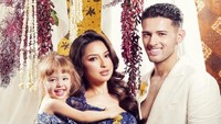 Dari Jennifer Coppen hingga Nathalie Holscher, 7 Prewedding Artis Bareng Anak