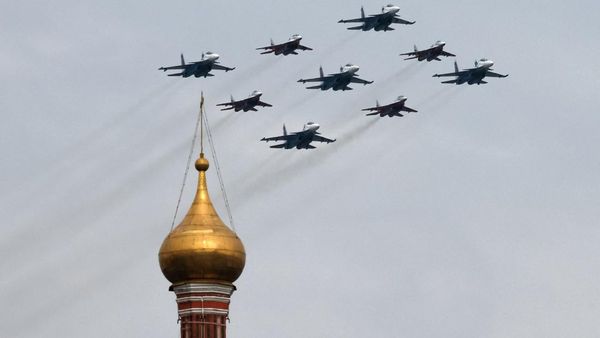Jet Rusia Warnai Langit Moskow Jelang Parade Kemenangan