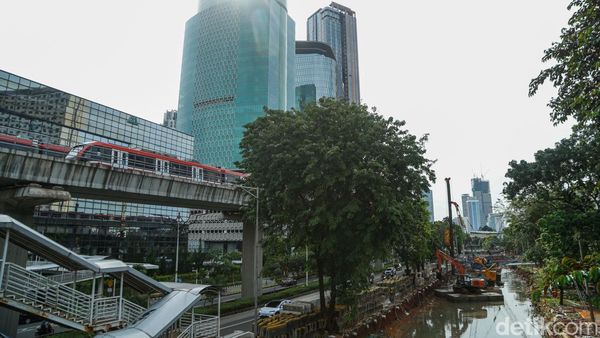 Normalisasi Kali Cideng Dikebut, Lumpur Dikeruk dan Turap Dipasang
