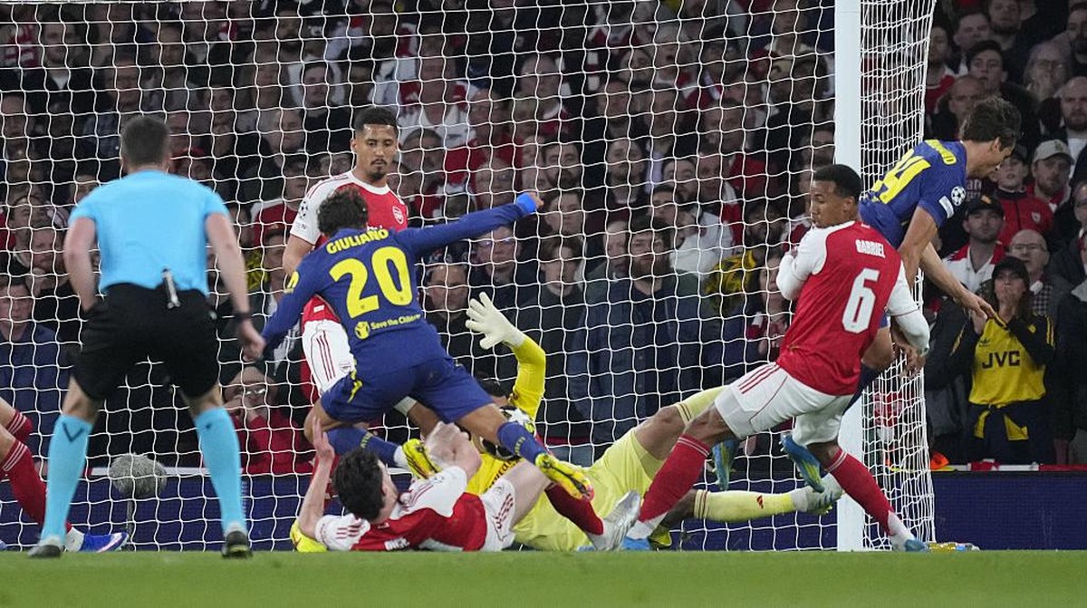 Momen peluang Atletico Madrid ke gawang Arsenal di Emirates Stadium. (Foto: Anadolu via Getty Images/Anadolu)