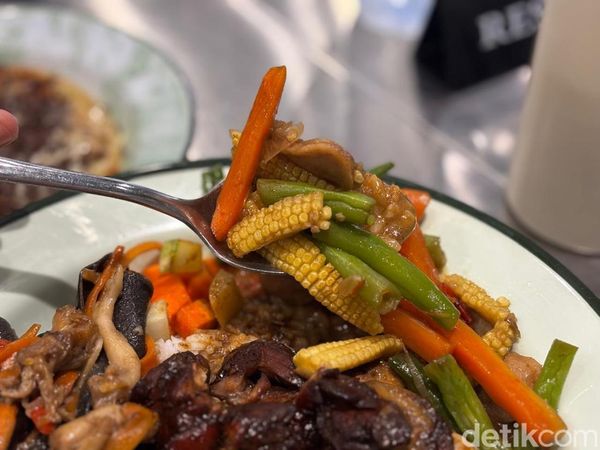 Sedapnya Nasi Hor Fun hingga Nasi Gunting Kari di Tengah Perkantoran