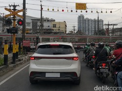 Mobil Listrik Bisa Terpapar Gelombang Rel Kereta? Ini Penjelasan Teknisnya