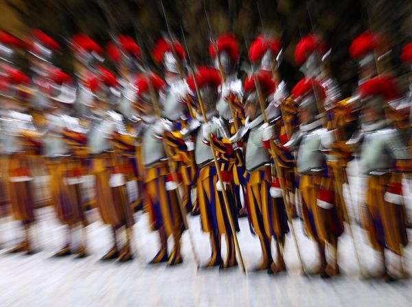 Momen Sakral! Anggota Baru Garda Swiss Resmi Disumpah di Vatikan