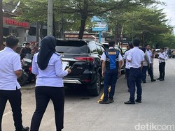 Mobil Parkir Liar di Jalan Ratulangi Makassar Digembok gegara Picu Macet