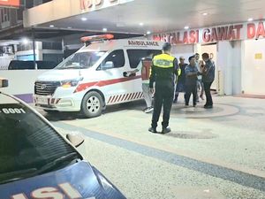 Perjuangan Polantas Polda Riau Kawal Ambulans Bawa Pasien Kritis