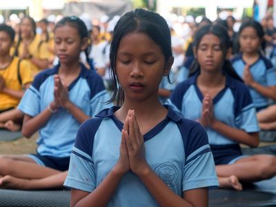 Ribuan Pelajar Bali Ikuti Gebyar Yoga Asana Pecahkan MURI
