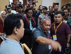 Sidang Kasus Pembunuhan Sekeluarga di Indramayu Ricuh!