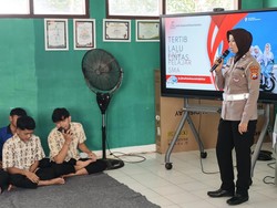 Polres Blitar Kota Ajak Siswa Jadi Pelopor Keselamatan Lalu Lintas